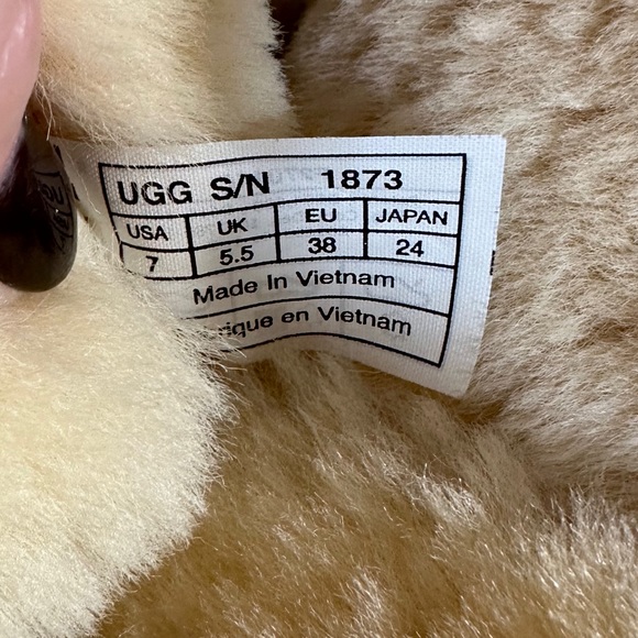 UGG Bailey Button Triplet Boots - Picture 11 of 11